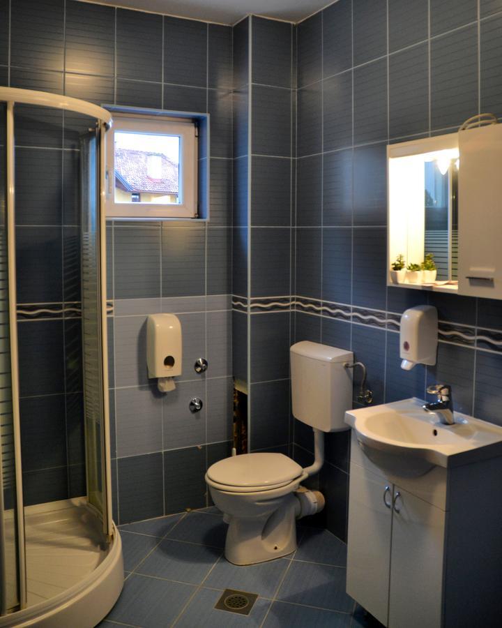 Hotel Victoria Lukavica Eksteriør billede