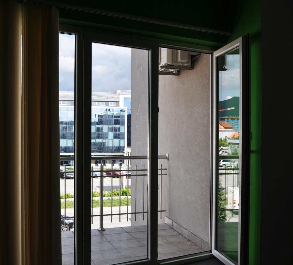 Hotel Victoria Lukavica Eksteriør billede